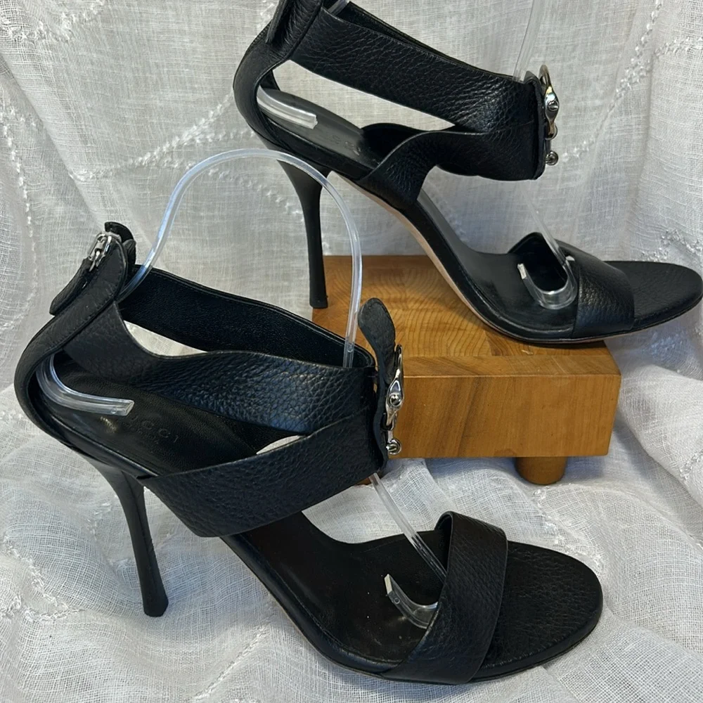 Gucci Elegant Black Stiletto Sandals with buckle - Picture 4 of 16